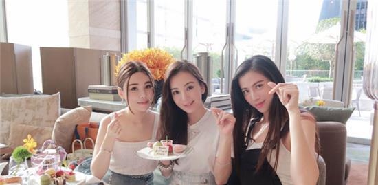 闺蜜进了娱乐圈吃瓜小说