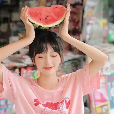 娱乐吃瓜的头像女生真人