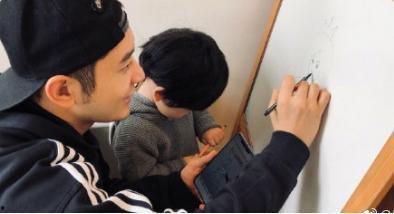 娱乐圈吃瓜黄晓明微博,娱乐圈风云再起