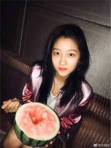 娱乐吃瓜明星头发,揭秘娱乐圈“瓜王”的发型演变史